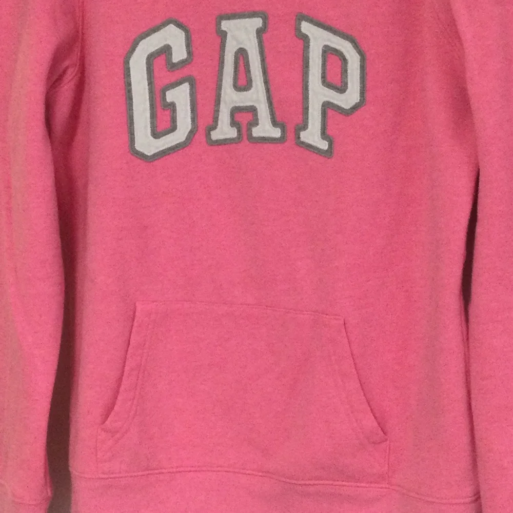 Gap hoodie  sweatshirt ; pull over;front kanga pocket; very good condition